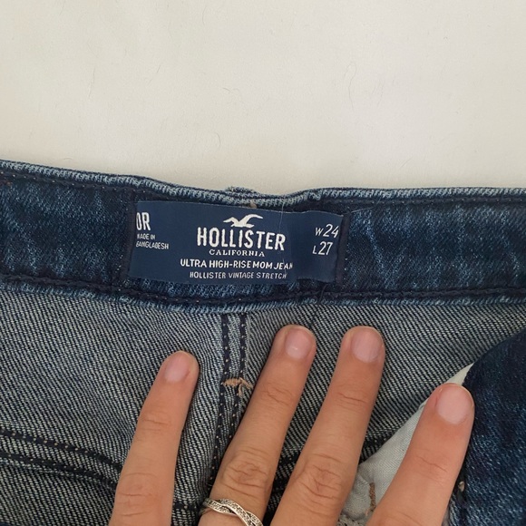 Hollister Ultra High Rise Mom Jean - Picture 4 of 5